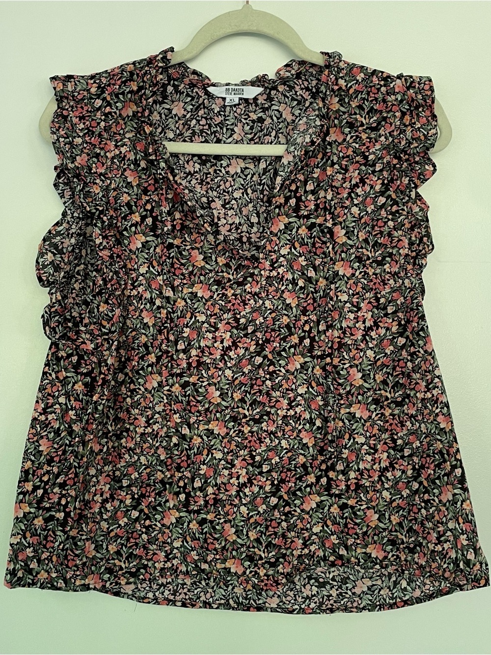Bb Dakota Floral Ruffle Sleeve V-Neck Top - Black with Pink Floral XL